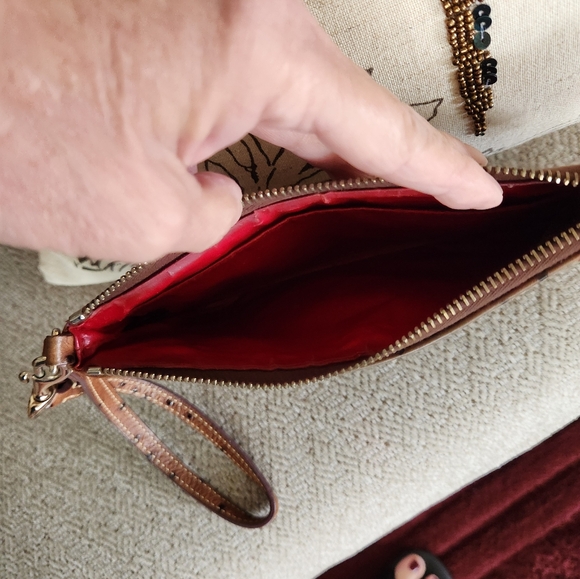 VINTAGE BROWN DOONEY & BOURKE OSTRICH LEATHER WRISTLET - Picture 4 of 6